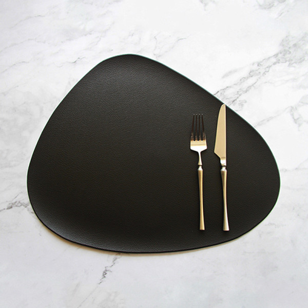 Lette PU-leather placemat, 13.78x17.91 in